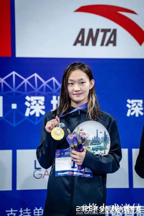 全运会游泳女子800米自由泳决赛 李冰洁获得冠军 全运会游泳女子800米自由泳决赛 李冰洁获得冠军